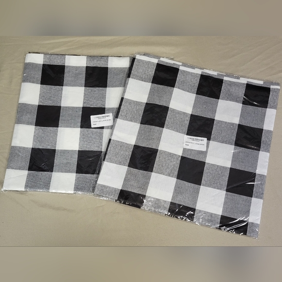 NWT 2 BLACK & WHITE BUFFALO CHECK PLAID CLASSIC FARMHOUSE TABLECLOTH 52INX52IN - Picture 7 of 7